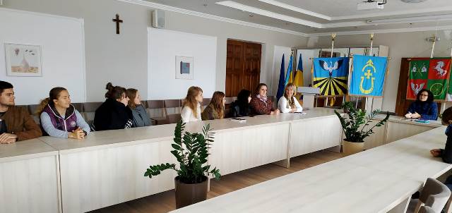 Cтуденти на зустрічі із керівником Територіального центру соціального обслуговування Байковецької ОТГ